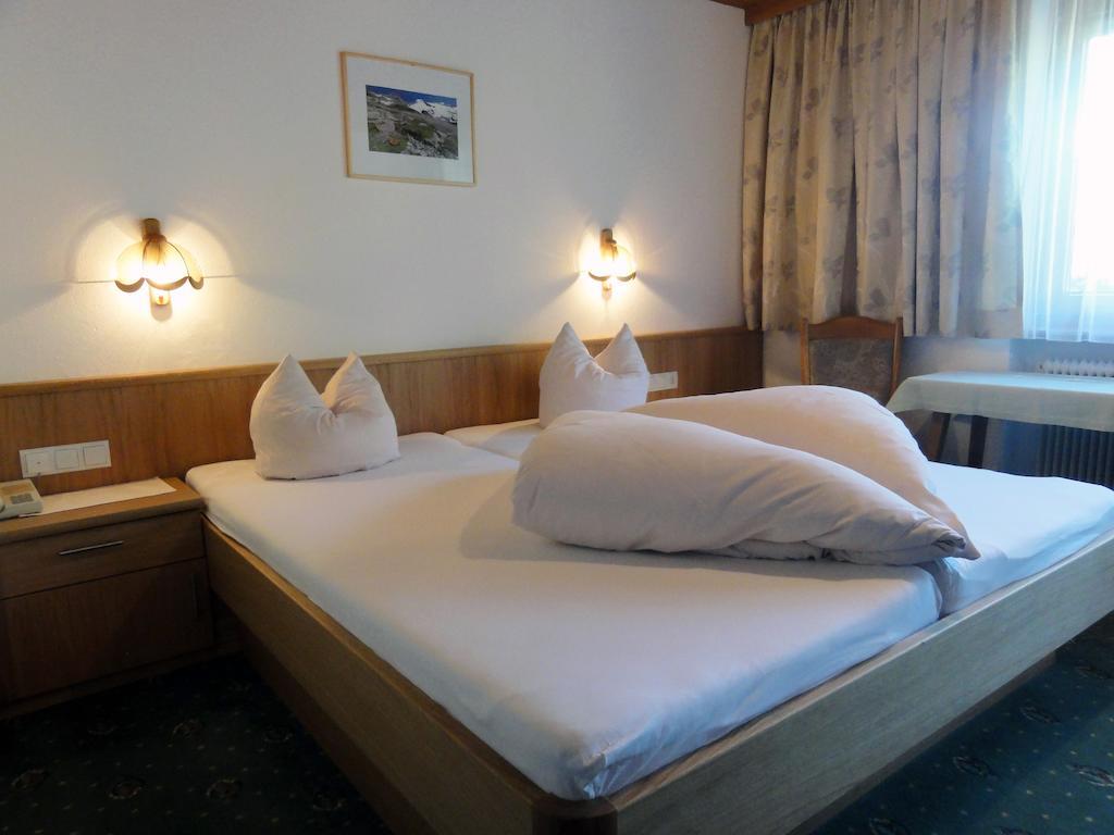 Gaestehaus Alpenland Tux Pokoj fotografie