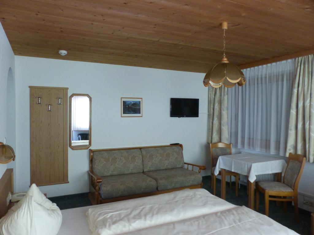 Gaestehaus Alpenland Tux Pokoj fotografie