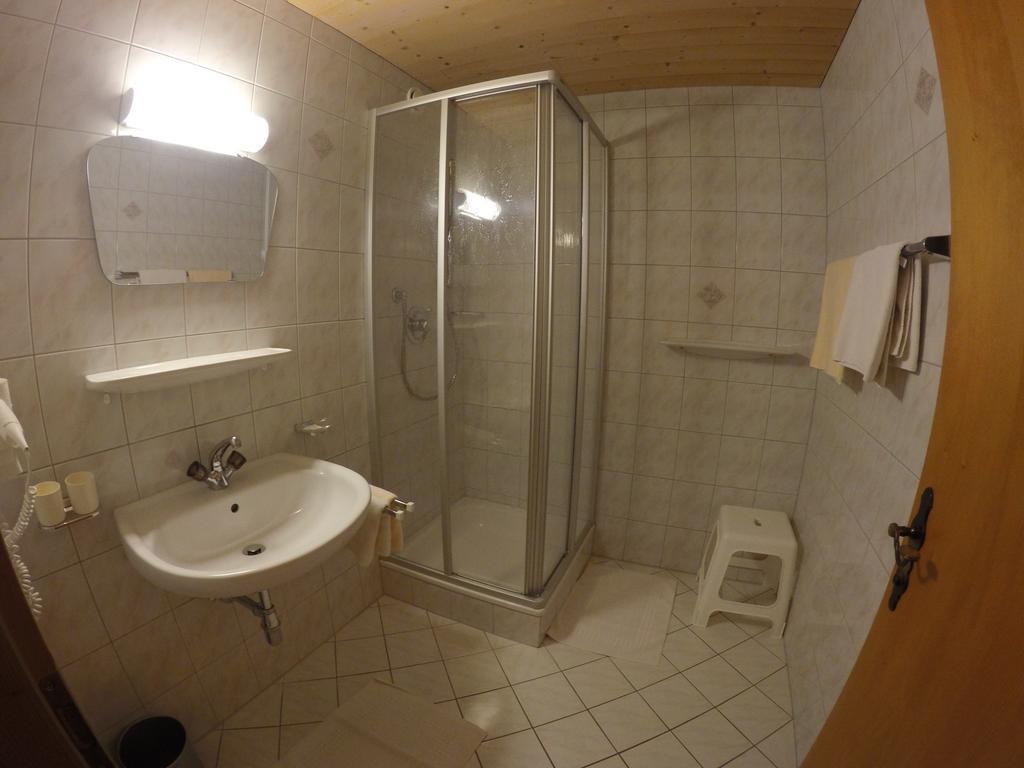 Gaestehaus Alpenland Tux Pokoj fotografie